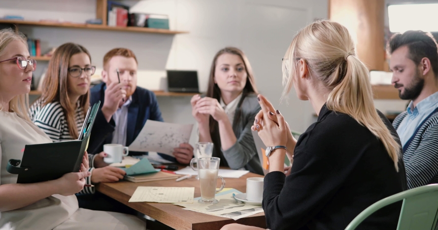 Hoe medewerkers- en klantenonderzoek elkaar versterken